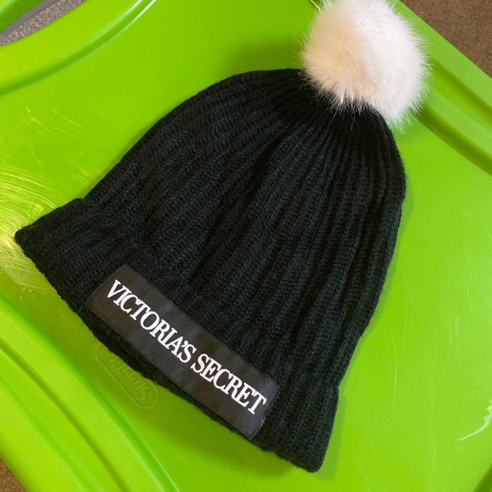 NWT ~ VS Winter Toboggan - Picture 1 of 3